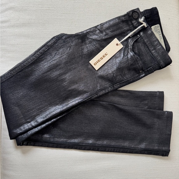 Black Skinny Jeans Sleek Style